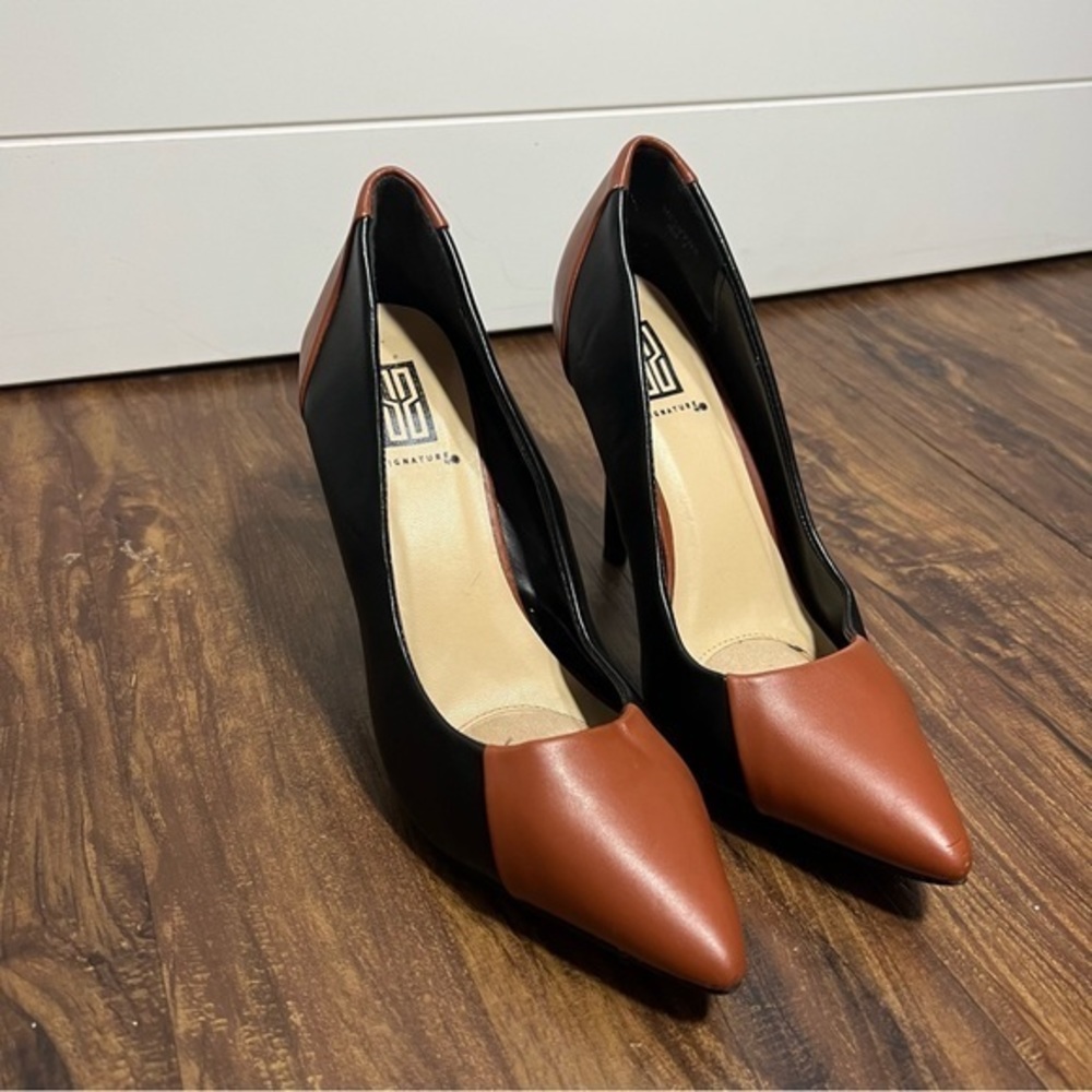 Signature by Sangria Black and brown point toe heels
